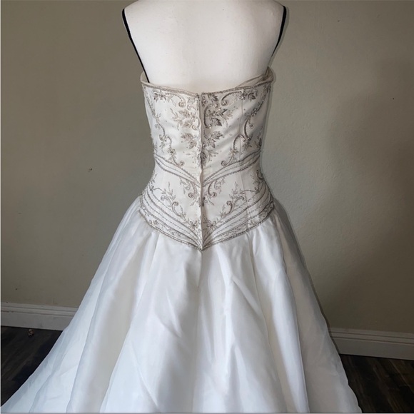 Strapless wedding dress size 12 - Picture 8 of 14